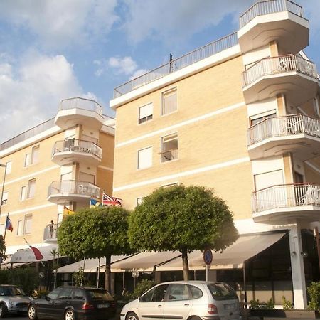 Residence Riva Gaia Terracina Zewnętrze zdjęcie