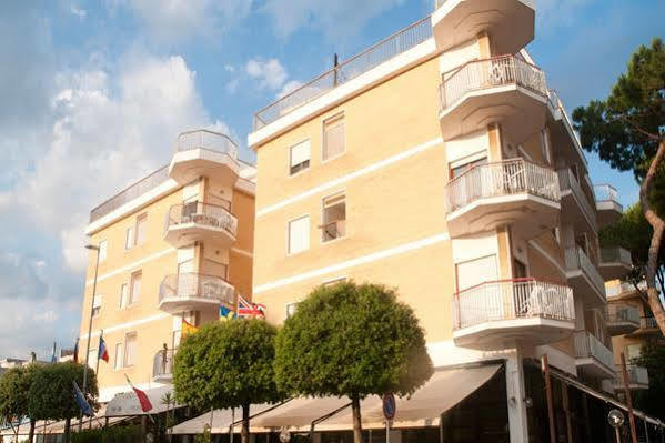 Residence Riva Gaia Terracina Zewnętrze zdjęcie